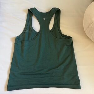 Lululemon tank color green SIZE 6